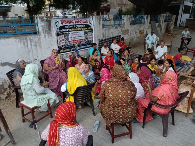 NarnauNarnaul :नसीबपुर में सड़क निर्माण की मांग को लेकर धरना छठे दिन भी जारी, 10 सितंबर तक समाधान नहीं हुआ तो आमरण अनशन की चेतावनी