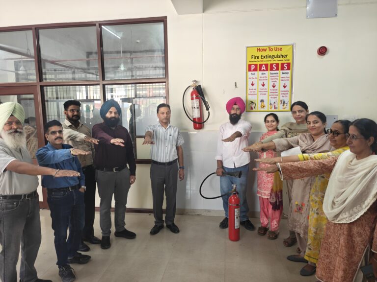 Patti के Civil Hospital में डॉक्टर्स और स्टाफ को दी Fire Safety Training