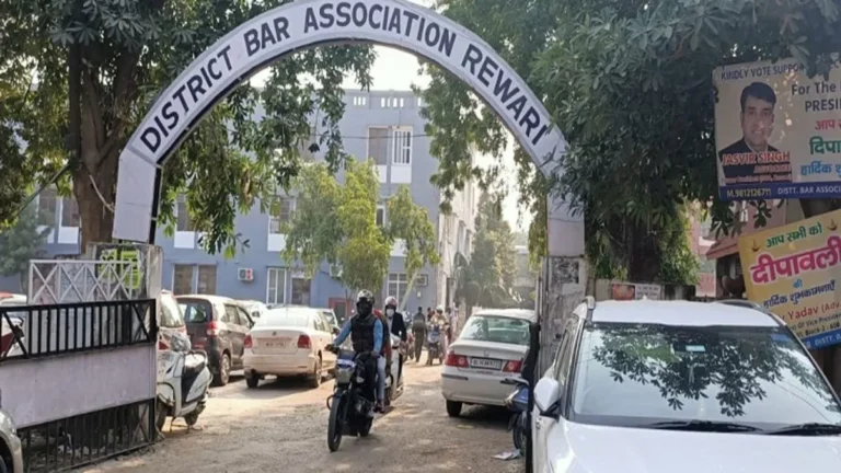 Rewari : निष्पक्ष और पारदर्शी चुनाव की तैयारी रेवाड़ी में 3 बूथों पर 18 ईवीएम के जरिए डाले जाएंगे वोट