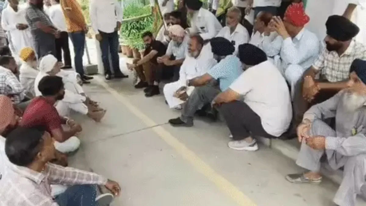 Yamunanagar News: अफसरों के रवैये से भड़के किसान, यमुनानगर लघु सचिवालय में ही जमाया डेरा