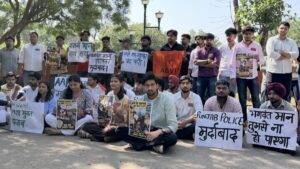 पंजाब में नशे के कारोबार पर भड़की एबीवीपी, डीजीपी कार्यालय के बाहर प्रदर्शन