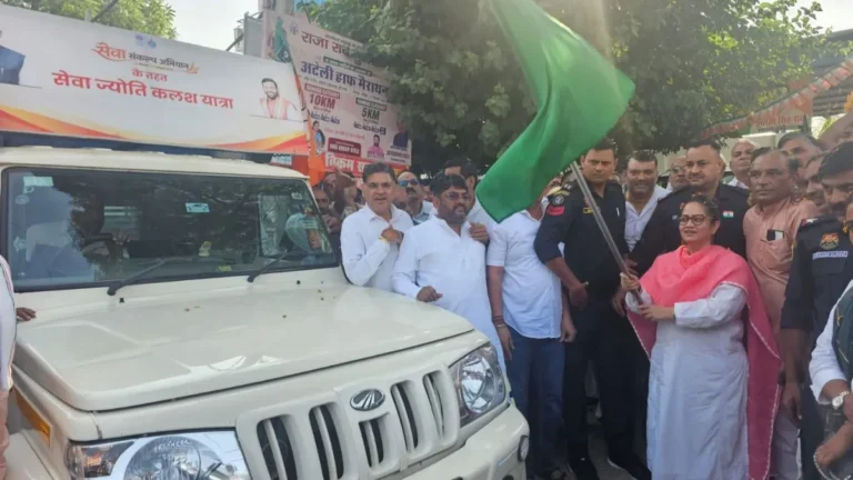 Ateli Mandi News: स्वास्थ्य मंत्री आरती सिंह राव ने अटेली कार्यालय पर सेवा ज्योति रथ यात्रा को हरी झंडी दिखाकर नारनौल के लिए किया रवाना