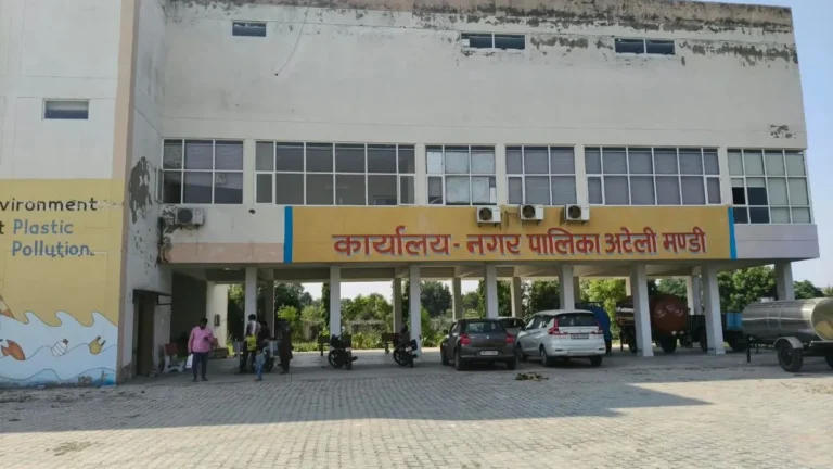 Ateli Mandi News: दीपावली पर अटेली के व्यापारियों को राहत, दुकान के आगे टैंट-सामान लगाने की सात दिन की अस्थायी अनुमति देगी नपा