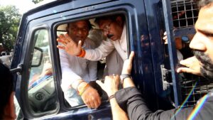 खरगे की टिप्पणी पर दिल्ली में भाजपा का प्रदर्शन, हर्ष मल्होत्रा समेत कई नेता हिरासत में