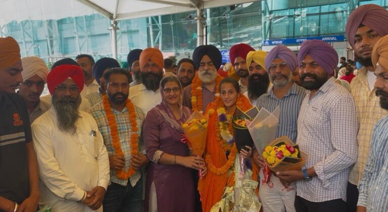 Baljeet Kaur Asian Games Gold : एशियाई खेलों में देश का गौरव बनीं तरनतारन की बेटी बलजीत कौर, पंजाब सरकार देगी 1 करोड़ रुपये का इनाम