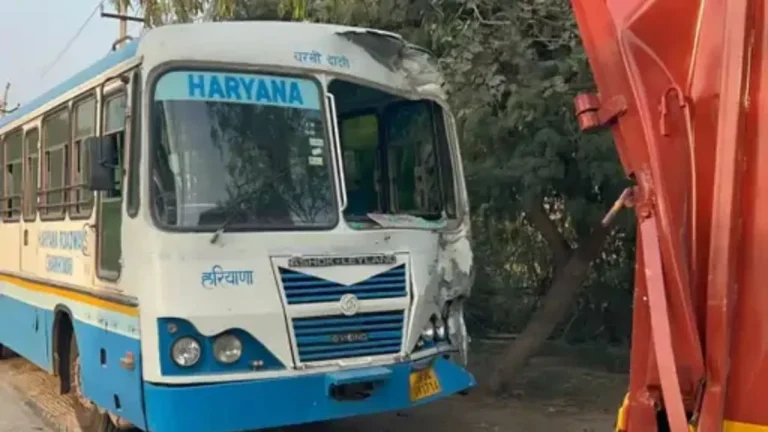 Bhiwani Accident: हांसी-भिवानी रोड परखड़े कैंटर से टकराई हरियाणा रोडवेज की बस, कई सवारियां घायल