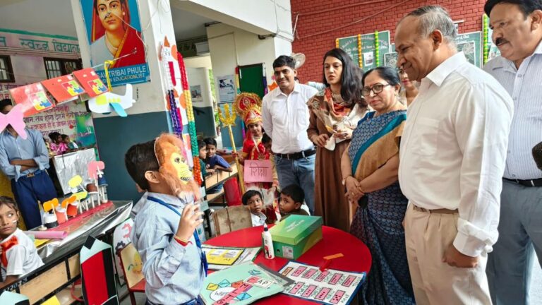 Chandigarh Reading Fair: रीडिंग मेले में बच्चों ने बिखेरे हुनर के रंग, गीत-नृत्य और भाषण से जीता दिल