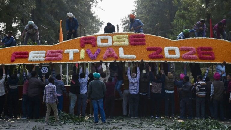 Chandigarh Rose Festival: चंडीगढ़ रोज फेस्टिवल में हेलीकॉप्टर राइड का प्रस्ताव, 1.32 करोड़ का बजट मंजूर