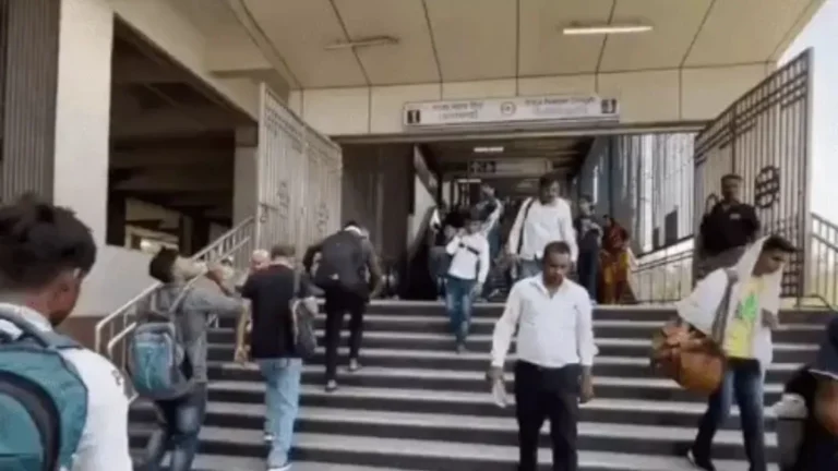 Delhi News: दिल्ली में आज बड़ा प्रदर्शन, राजीव चौक और मंडी हाउस समेत कई स्टेशन सुबह से बंद, बॉर्डर पर कड़े नाके