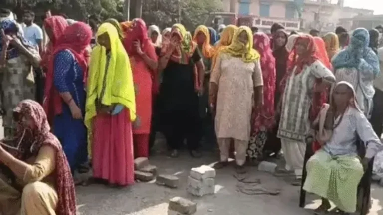 Faridabad News: फरीदाबाद में बवाल, डंपिंग यार्ड के विरोध में पुलिस और ग्रामीणों में खूनी झड़प, पथराव