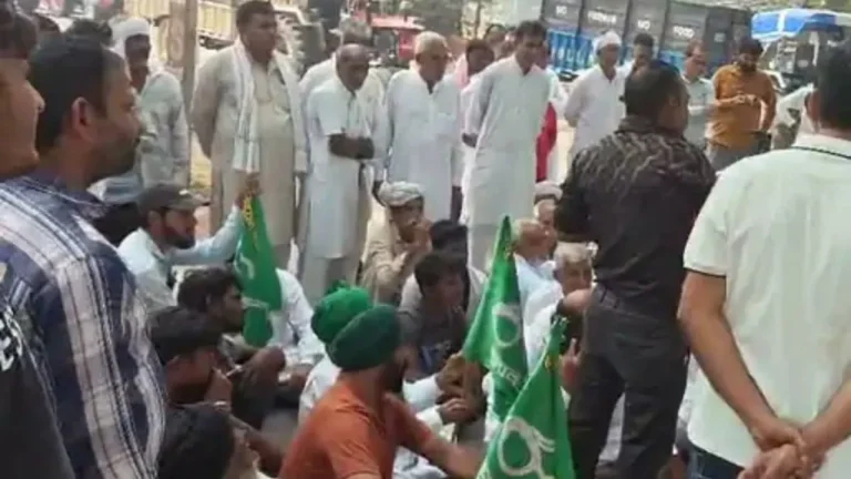 Fatehabad News: टोहाना अनाज मंडी में हंगामा, समय पर धान की खरीद न होने पर किसानों ने लगाया रोड जाम