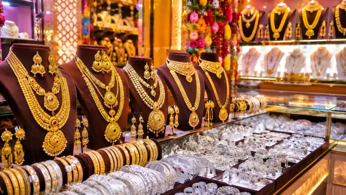 Gold Silver Price दिवाली से पहले सोना 14 हजार और चांदी 1.92 लाख रुपये सस्ती, अब खरीदें या करें इंतजार?