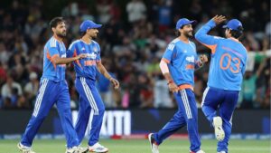 भारत-न्यूजीलैंड दूसरे टी-20 में भारतीय गेंदबाजों का दबाव, न्यूजीलैंड के 3 विकेट गिरे