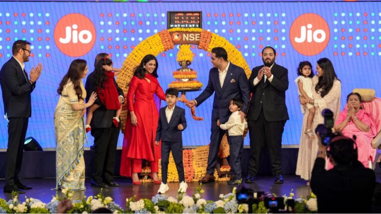जियो की शानदार लिस्टिंग पर भावुक हुए मुकेश अंबानी, अनंत अंबानी बोले- जियो को देश की जनता ने बनाया