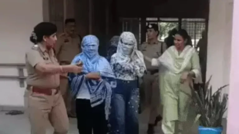 Kaithal Krishna Hotel Police Raid: कैथल में आधा शटर गिराकर होटल में चल रहा था देह व्यापार, पुलिस रेड में 3 युवतियां और मैनेजर गिरफ्तार