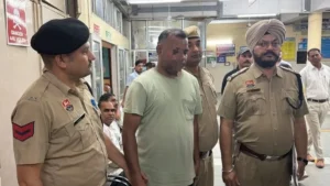 Karnal Gambling Raid: करनाल में पुलिस की बड़ी कार्रवाई, हांसी रोड पर चल रही थी सट्टा खाईवाली, 1.17 लाख कैश के साथ दबोचा आरोपी