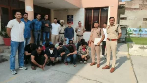 Karnal News: करनाल में जुए के बड़े अड्डे पर पुलिस का छापा, शालीमार कॉलोनी से 14 युवक गिरफ्तार, पौने दो लाख बरामद