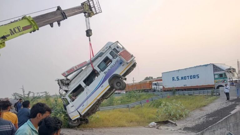 Kota Traveller Accident: कोटा में दिल्ली-मुंबई एक्सप्रेसवे पर ट्रैवलर हादसा, 8 की मौत; 17 घायल