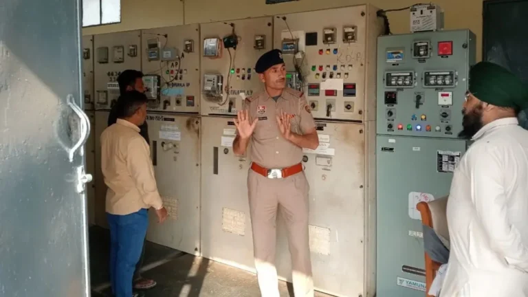 Kurukshetra electricity strike: कुरुक्षेत्र के ज्योतिसर में बिजली हड़ताल का असर, सबस्टेशन पर पटवारी और पुलिस तैनात, कई गांवों में अंधेरा
