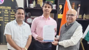 Mahendragarh News: हकेवि के विद्यार्थी जतिन का दिल्ली ड्यूटी फ्री कंपनी में चयन, कुलपति ने दी बधाई