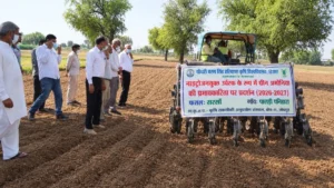 Mahendragarh News: विधायक कंवर सिंह यादव ने पालड़ी पनिहारा के खेतों में पहुंचकर लिया ग्रीन अमोनिया प्रदर्शन का जायजा