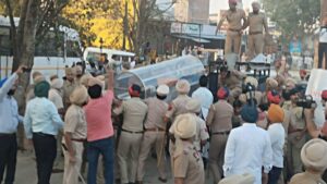 मानसा में नशे से एक और मौत के बाद परिवार-ग्रामीणों ने शव रखकर किया धरना प्रदर्शन; पुलिस-प्रदर्शनकारियों में झड़प
