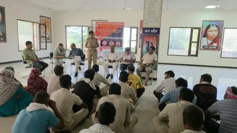 Nangal Chaudhary News: महेंद्रगढ़ पुलिस का जनसंवाद अभियान, नांगल चौधरी के विभिन्न वार्डों में लगे जागरूकता शिविर, नशे और साइबर फ्रॉड से बचने का संदेश
