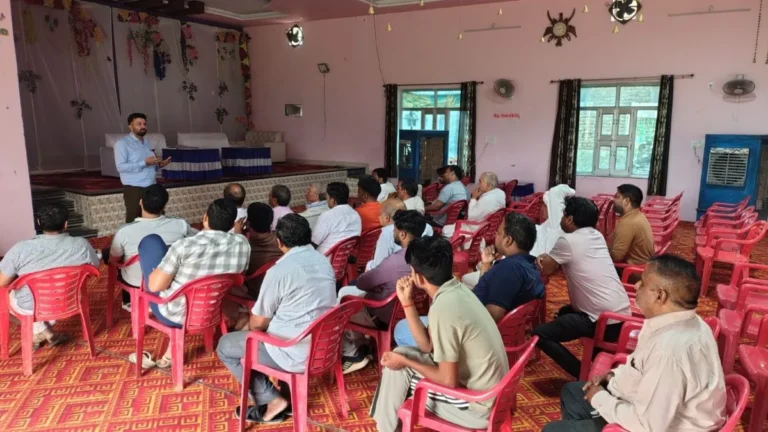 Nangal Chaudhary City News: त्योहारी सीजन में शुद्ध एवं गुणवत्तापूर्ण मिठाइयां बनाने के लिए खाद्य सुरक्षा अधिकारी ने दुकानदारों को किया जागरूक