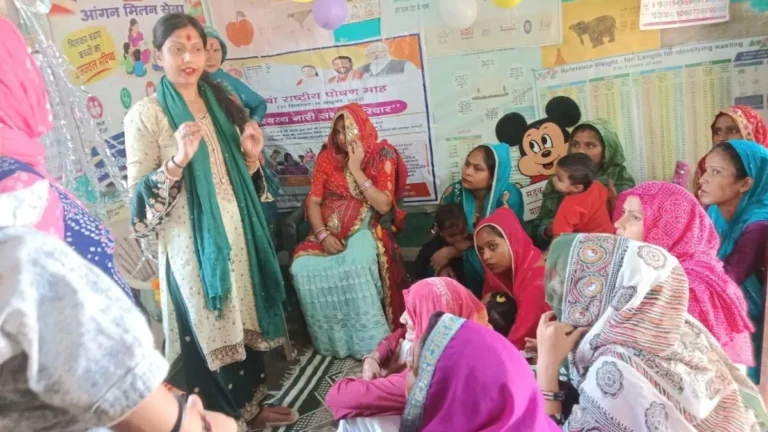 Narnaul Anganwadi News: कारोता आंगनवाड़ी में ‘सेवा मिलन’ कार्यक्रम, मां को बताया बच्चे के सर्वांगीण विकास की पहली पाठशाला