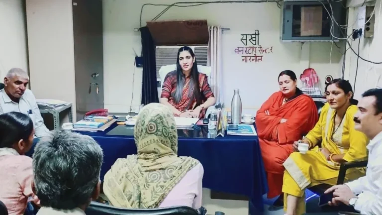 Narnaul : नारनौल के वन स्टॉप सेंटर में दहेज निषेध कानून पर जागरूकता शिविर आयोजित, एसयूएम की सूची जारी