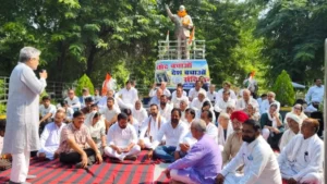 Narnaul News: नारनौल में कांग्रेस कार्यकर्ताओं का जोरदार प्रदर्शन, बाबा साहेब की प्रतिमा के समक्ष मुख्य चुनाव आयुक्त का पुतला फूंका