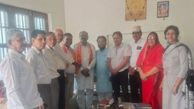 Narnaul News: सुषमा स्वराज शक्ति केंद्र पर नारनौल मंडल प्रभारी भवानी सिंह राजपूत ने किया प्रवास, बूथ मजबूती पर दिया जोर