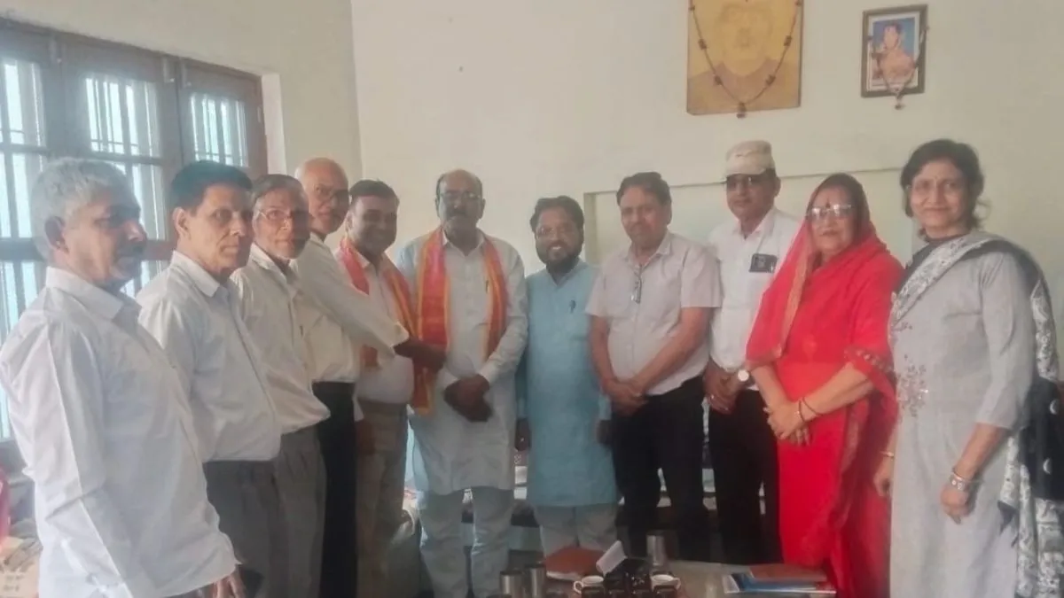 Narnaul News: सुषमा स्वराज शक्ति केंद्र पर नारनौल मंडल प्रभारी भवानी सिंह राजपूत ने किया प्रवास, बूथ मजबूती पर दिया जोर