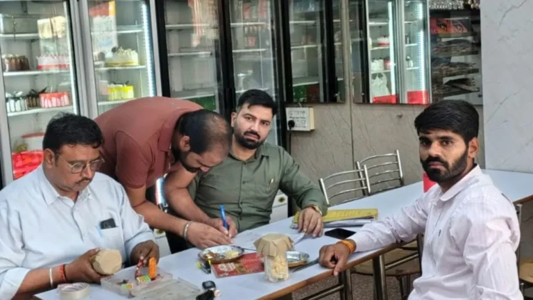 Narnaul News: त्योहारी सीजन में खाद्य सुरक्षा विभाग की कार्रवाई तेज, आठ मिठाइयों के नमूने लिए