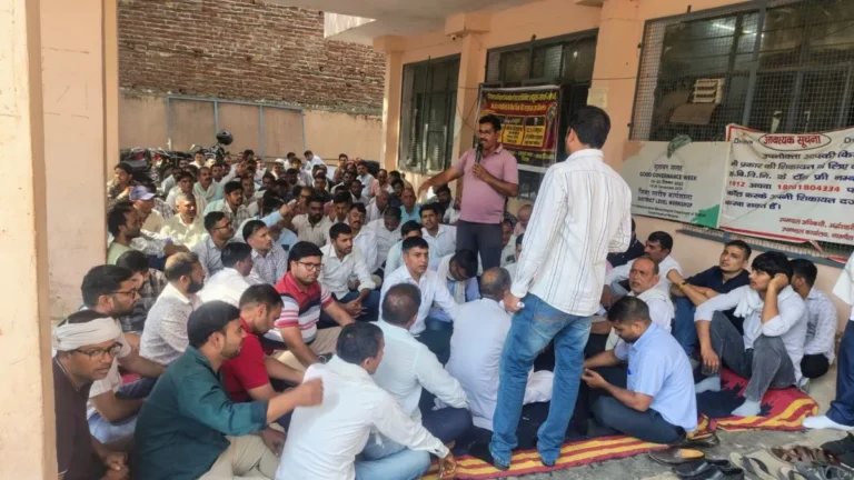Narnaul News Update: निजीकरण के खिलाफ नारनौल में गरजे कर्मचारी, HERC फैसले की प्रति जलाकर किया प्रदर्शन