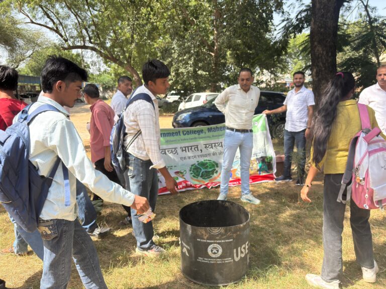 Narnaul: एकल उपयोग प्लास्टिक के बहिष्कार का लिया संकल्प, विद्यार्थियों ने चलाया स्वच्छता अभियान