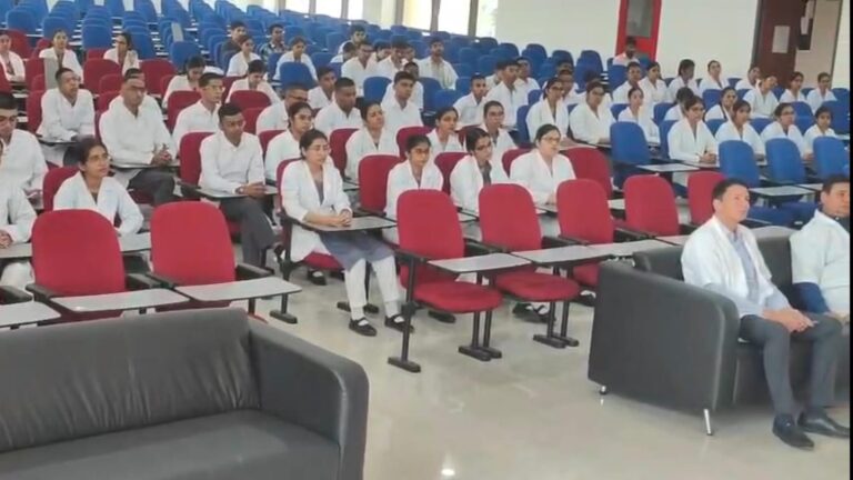 Narnaul: ठग कभी अधिकारी बनकर डराते हैं तो कभी नौकरी, आकर्षक ऑफर या अधिक मुनाफे का लालच देकर लोगों को अपने जाल में फंसाते हैं