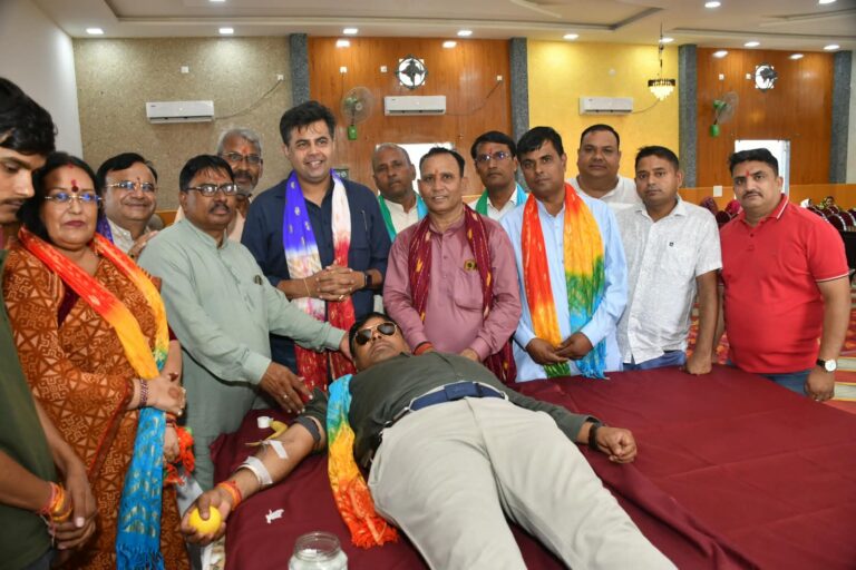 Narnaul: राष्ट्रीय सैनी सभा हरियाणा ने लगाया रक्तदान शिविर, 51 यूनिट रक्त एकत्रित