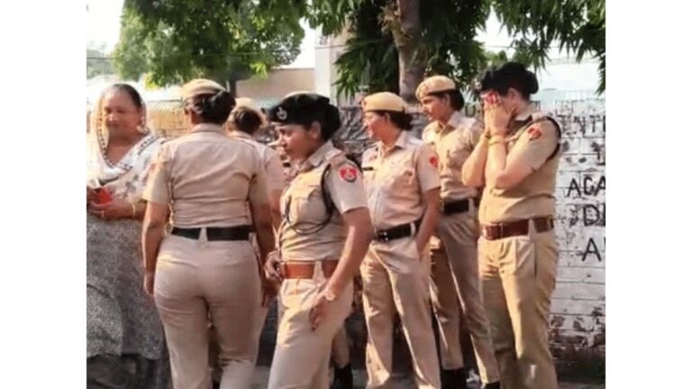 पंचकूला स्कूल में मासूम पर हमले से भड़के पेरेंट्स, प्रिंसिपल के खिलाफ की नारेबाजी; मानवाधिकार आयोग अध्यक्ष पहुंचे स्कूल