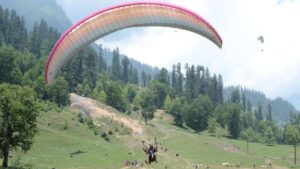 मनाली में अंतरराष्ट्रीय पैराग्लाइडिंग चैंपियनशिप का आगाज, 8 महिला पायलट भी लेंगी हिस्सा