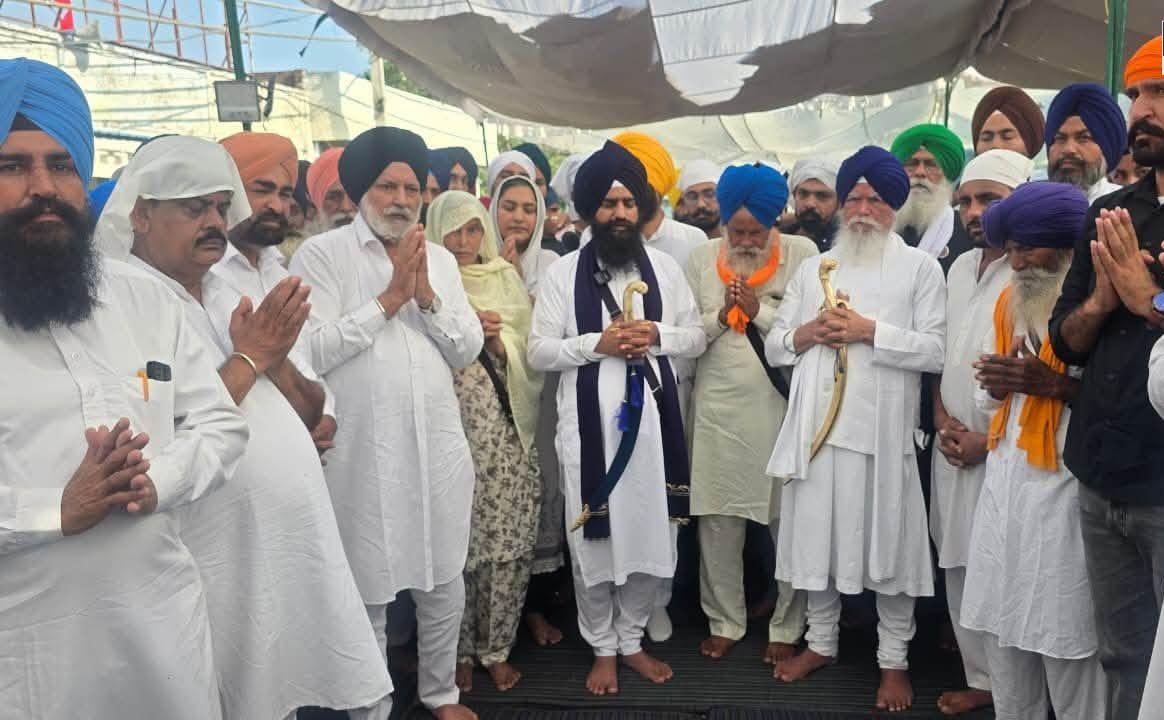 Parvinder Jhota murder : Akal Takht Sahib के जत्थेदार कुलदीप सिंह गड़गज ने परविंदर के परिजनों से मुलाकात की
