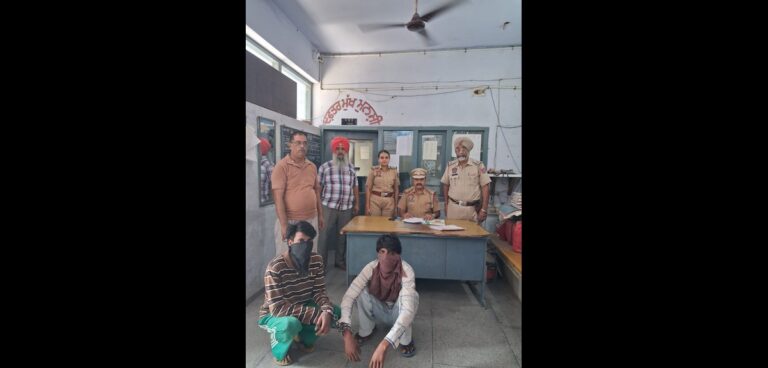 Patti Tarn Taran Snatching Case : नर्सिंग होम से लौट रहे दंपती का पर्स झपटकर भागे बाइक सवार बदमाश, दो गिरफ्तार