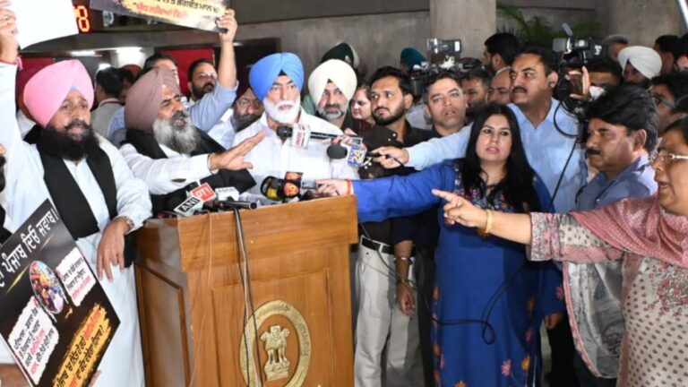 पंजाब विधानसभा सत्र के अंतिम दिन बवाल; विधानसभा के बाहर कांग्रेस-AAP विधायकों में भिड़ंत, खैरा के निलंबन पर हंगामा