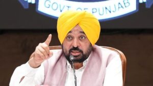 फ्रांस से लौटे भगवंत मान को एयरपोर्ट पर रोकने का आरोप, 50 हजार के चालान का AAP ने किया दावा