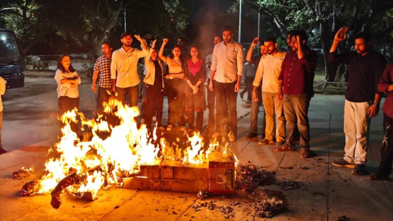 Punjab University protest: पंजाब में नशे के खिलाफ एबीवीपी का हल्ला बोल, पीयू में फूंका सरकार का पुतला