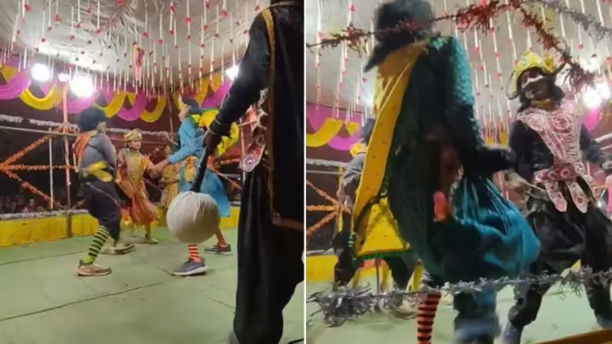 Ramleela Viral Video: रामलीला के मंच पर आपस में भिड़े देवता और राक्षस, लाइव हाथापाई का वीडियो सोशल मीडिया पर वायरल