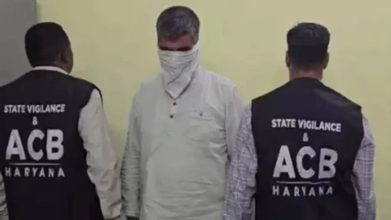 Rohtak Crime: सांपला थाने का ASI की रिश्वत लेते गिरफ्तार, हत्या के मामले में मांग रहा था घूस