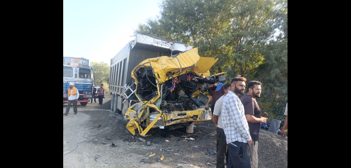 Tarn Taran Accident : तरनतारन में कदगिल के पास खड़े ट्रक से टकराया टिप्पर, नागोके के 23 वर्षीय साजनप्रीत की मौत