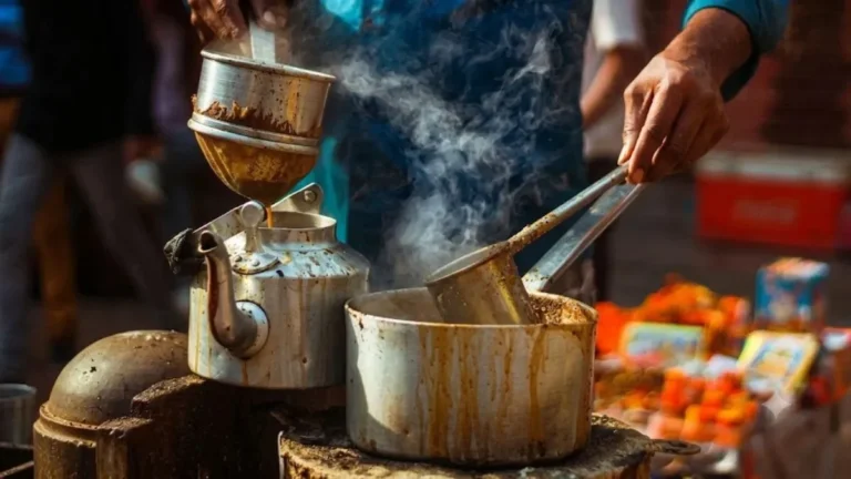 Tea seller viral story: कॉर्पोरेट जॉब छोड़ शुरू की चाय की दुकान, अब हर महीने छाप रहा है 9 लाख रुपये
