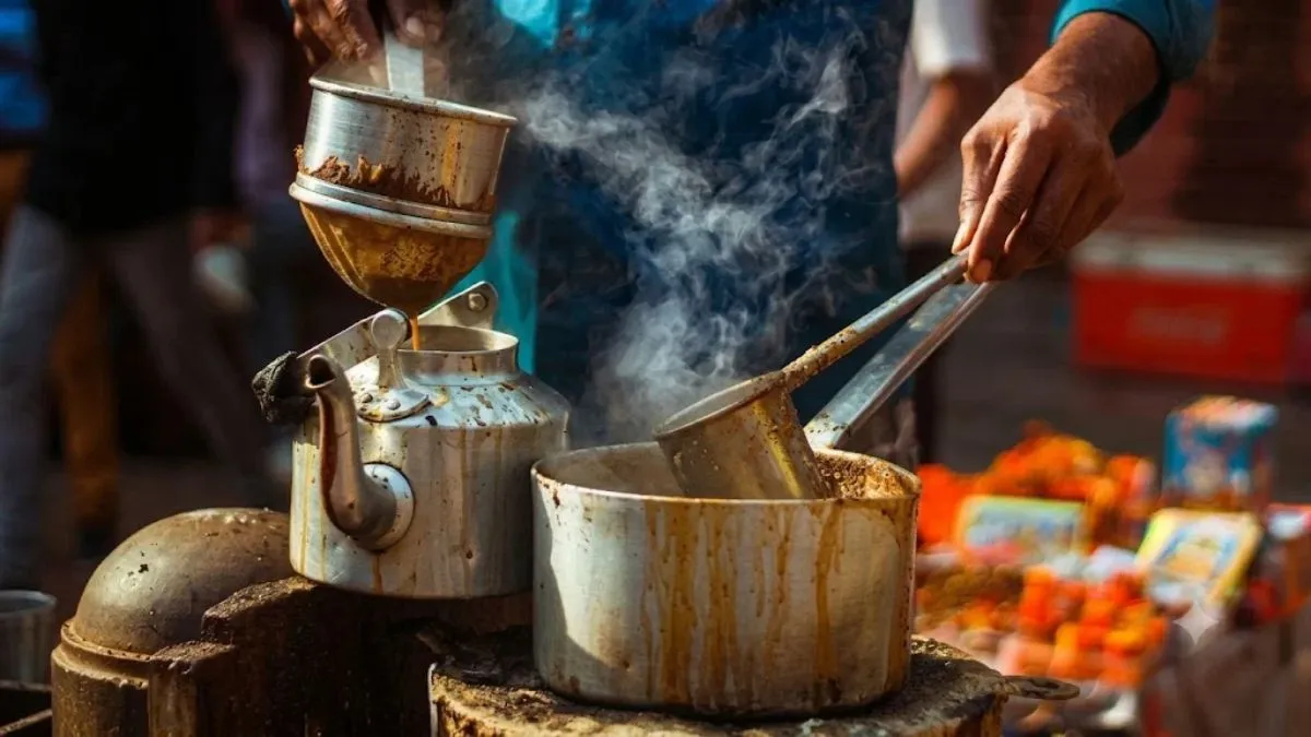 Tea seller viral story: कॉर्पोरेट जॉब छोड़ शुरू की चाय की दुकान, अब हर महीने छाप रहा है 9 लाख रुपये